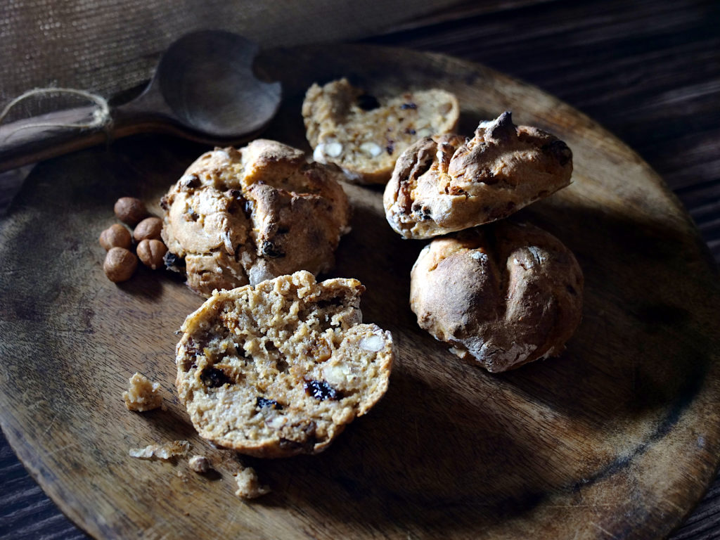 Сверхлегкий хлеб лесоруба без замеса – изысканный ржаной хлеб, фундук, инжир и изюм